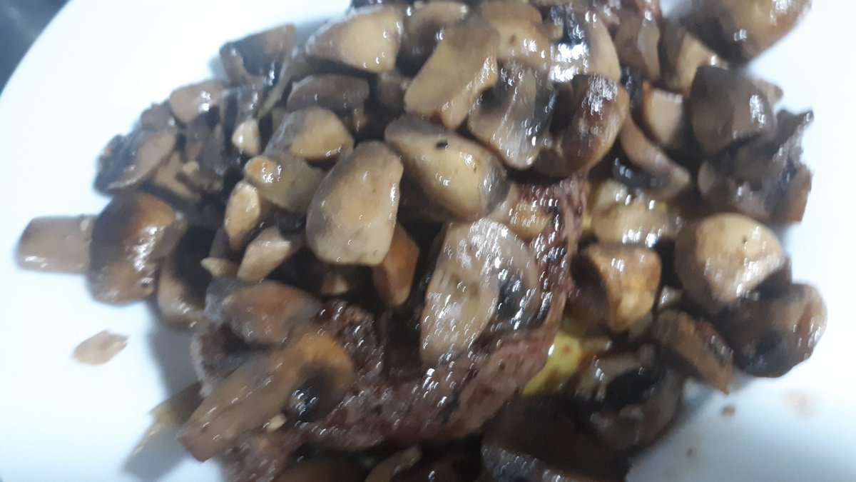 gknothe's tweet photo. Grilled New York strip steak with sauteed mushrooms in brandy, butter and garlic https://t.co/kANFPtYI7L