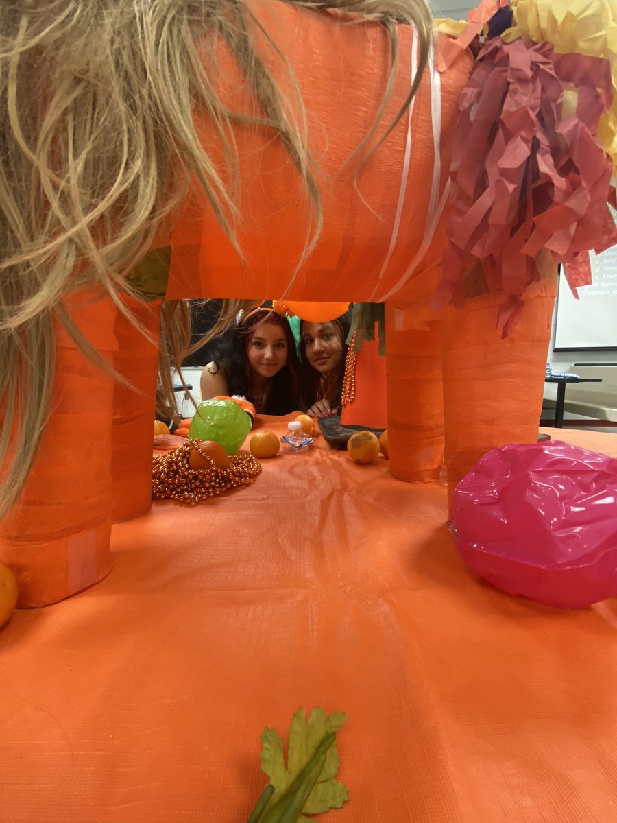 Photo practice! #framing #ybknv22 <a href="/novayearbooks/">novayearbooks</a>