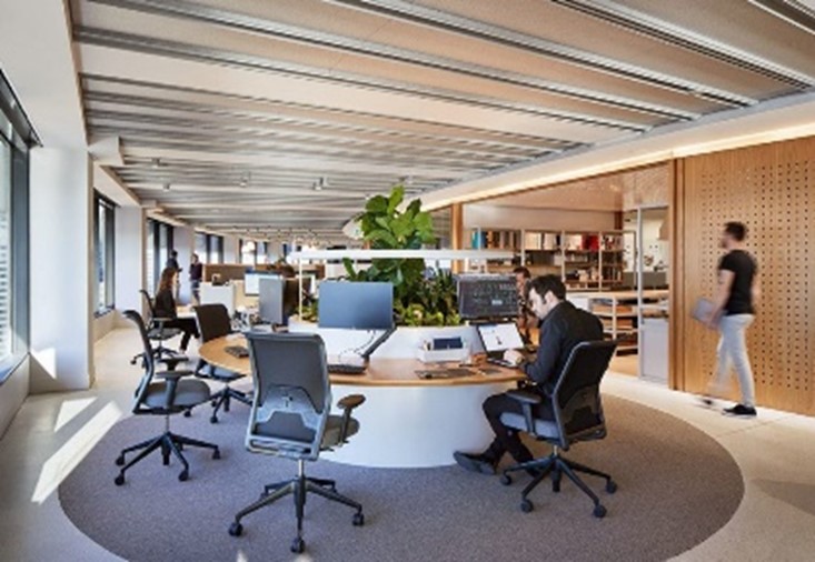 Caregivers (also referred to as Carers) are people who hold a caregiving role for another person.  About 25% of the Canadian workforce are also caregivers - that is one in every four workers. 
ow.ly/SGRc50K5But
#caregiver #workforce #employee #family  #yychrconsultant