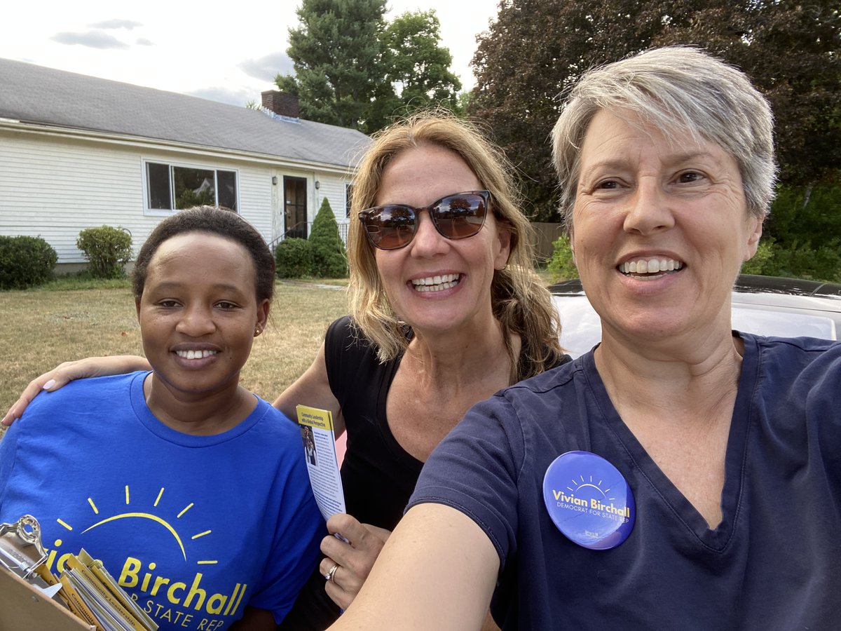Vivian4StateRep's tweet photo. Mid-week canvassing is The Best!! Talked with lots of voters and put out yard signs in #ConcordMA last night. Look for us in #Middlesex14 - or JOIN US! email CM@vivianbirchall.com to find out how!! #TeamVivian https://t.co/BQYD6wd6XH