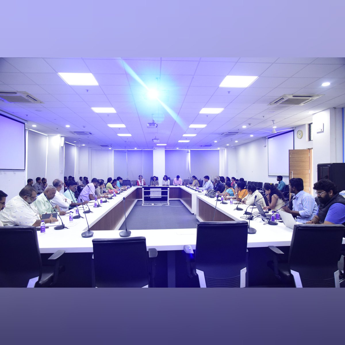 CEO_Maharashtra's tweet photo. आज दिनांक २७ जुलै २०२२ रोजी जिल्हाधिकारी कार्यालय, पुणे येथे समाजमाध्यमांच्या प्रभावी वापरासाठी #मीम कार्यशाळेचे आयोजन करण्यात आले होते. 
सदर कार्यशाळेत आशिष शिंदे, सुदर्शन जगताप, शशांक प्रतापवार या मीमर्सनी मार्गदर्शन केले. (1/2) https://t.co/Yy3BYSpqIE