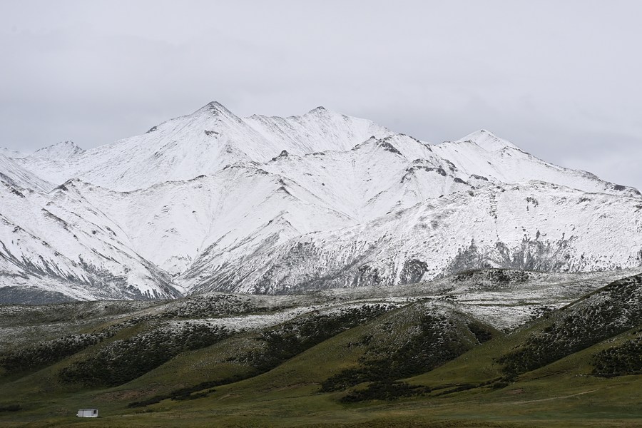 Chineinfocom's tweet photo. #Panorama : #photos aériennes du #Mont #Anyemaqen enneigé en #été, dans la préfecture autonome tibétaine de #Golog, de la province du #Qinghai (nord-ouest de la #Chine). 
#tourisme #voyage #nature #neige #paysages https://t.co/Sz8iqFDC3n