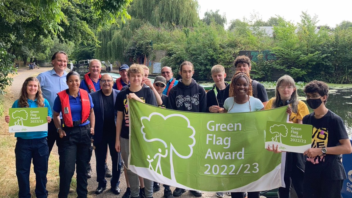 We're thrilled to announce that a huge 40km of waterways in Leicestershire, from Loughborough to Kilby Bridge, have been awarded prestigious Green Flag status. 

Big thanks to all the partners, volunteers and supporters that have helped us to make this possible 👏🏅💚
#GFAWinners