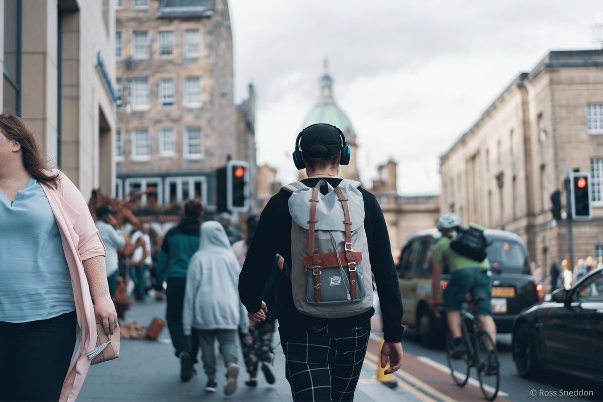 CIVITAS_EU's tweet photo. Looking for a #podcast to accompany you on your commute? We've got you sorted! ✅

Tuck in to our newest Mobility Marvels episode to discover the #cycling 🚴🏽 renaissance happening in @StadBrugge - an effort supported by CIVITAS @Handshake_EU!

Listen 👉 https://t.co/VXI6Xv4raP https://t.co/B8GTMFl1jy