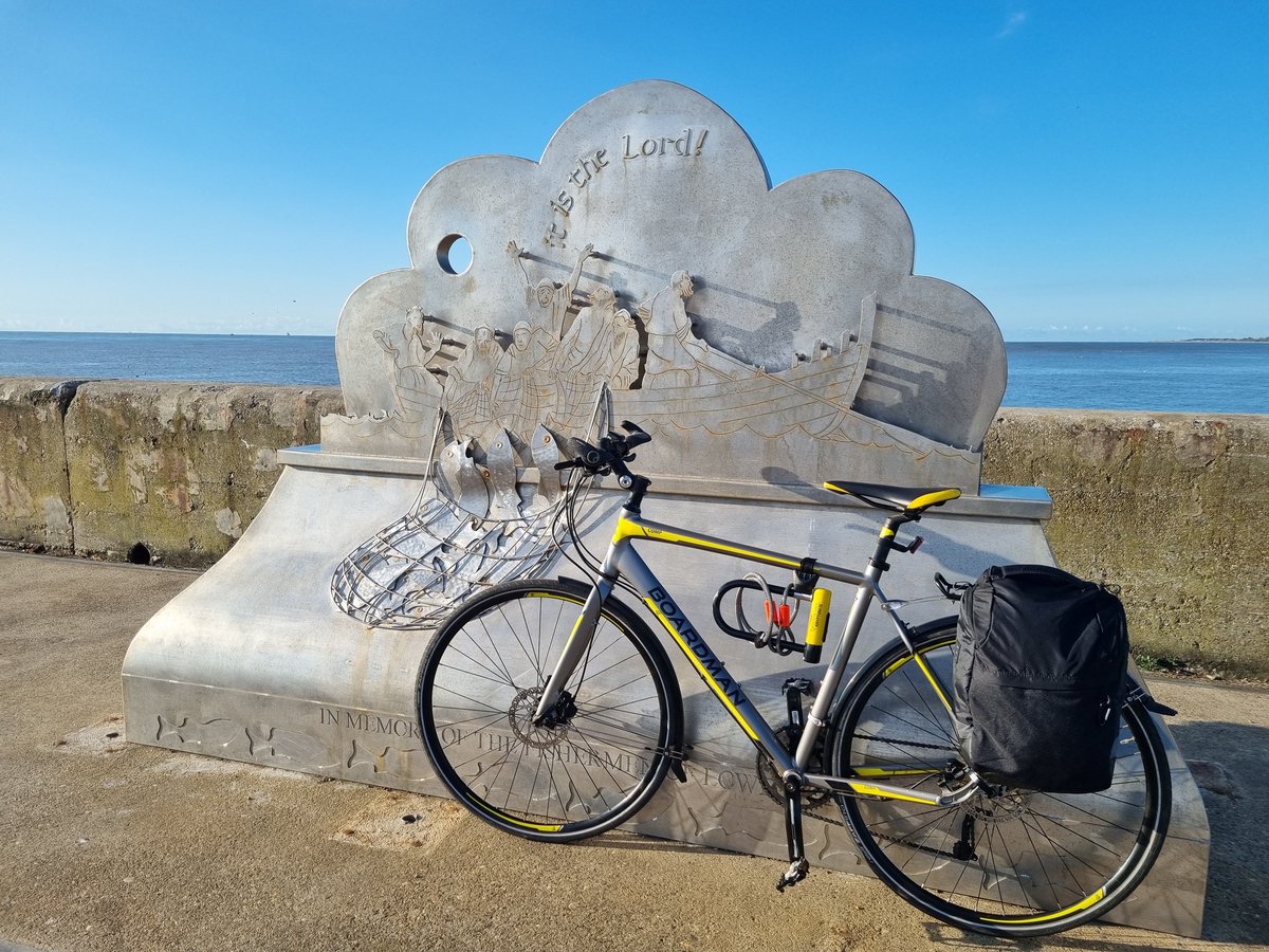 Got a few training miles in this morning for the #cycle274miles challenge for #braintumourrrsearch by cycling to the beach for my morning swim. Then a quick visit to the South Pier to check out the new fisherman monument.