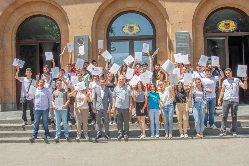 polytech_am's tweet image. ✨Նոր հմտություններ և կարողություններ․ Պոլիտեխնիկի «Օդային ռոբոտատեխնիկա» ամառային դպրոցը նաև մասնագիտական կողմնորոշման հարթակ

➡️ մանրամասները՝ bit.ly/3zd1Hkt

#Պոլիտեխնիկ #Polytechnic #tech #education #university