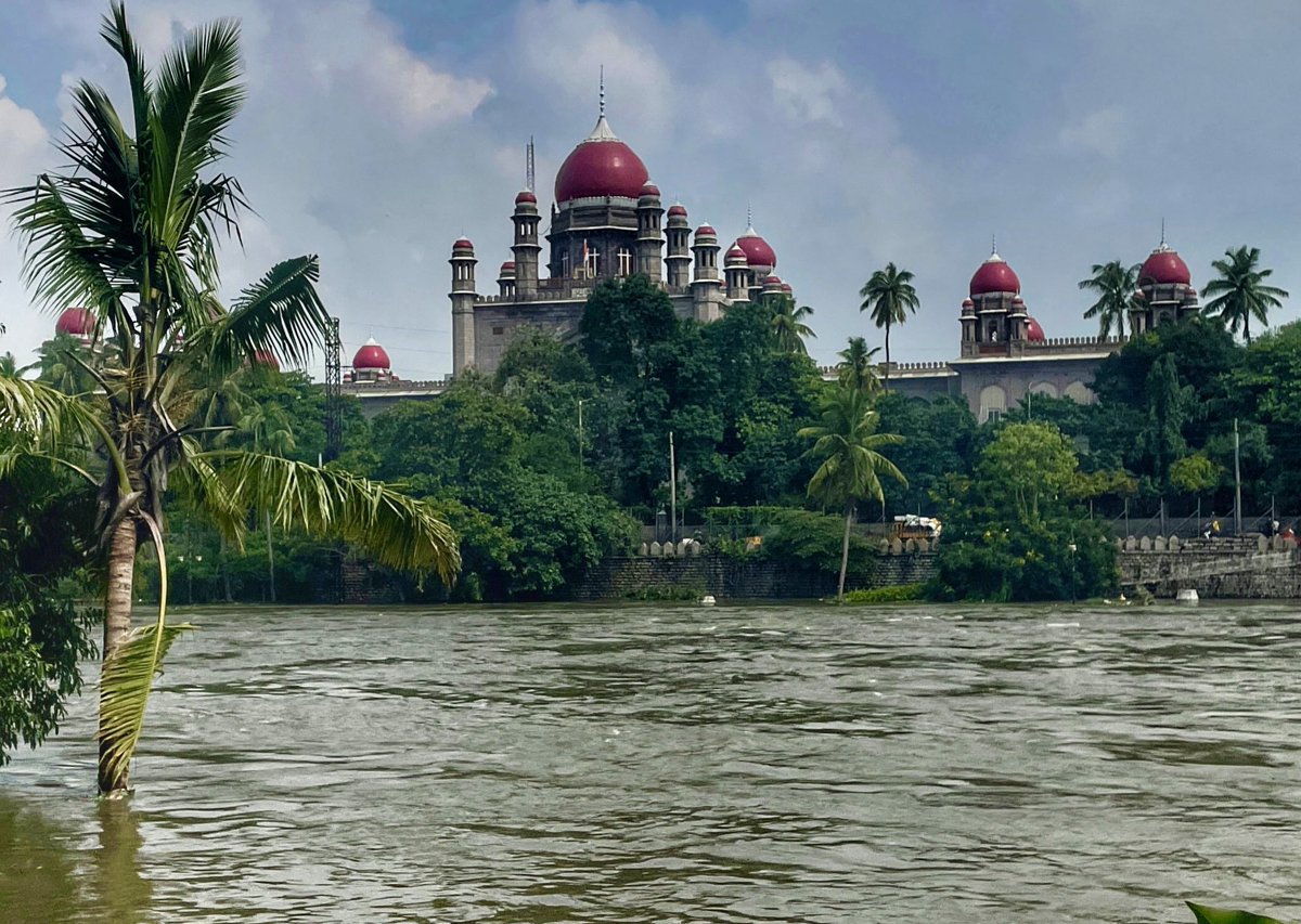 The #Telangana High Court from the other bank of the flooded Musi River in Hyderabad.