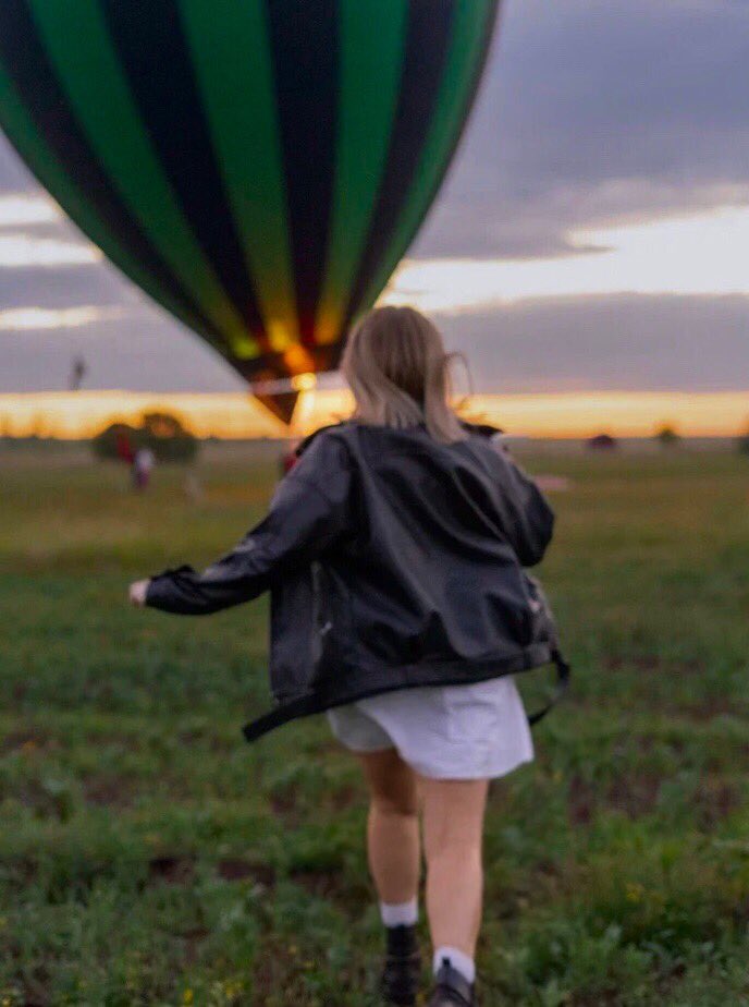 Lima_arty's tweet image. This summer is offline and I can not change it because I like it soooo much!

Take a break from networks, get rid of everything superfluous.Threw out a lot of old unnecessary things💆🏼‍♀️

How are you, my #NFTfamily ?
I see a lot of new gorgeous arts!💞

#NFTCommumity #nft #NFTartist