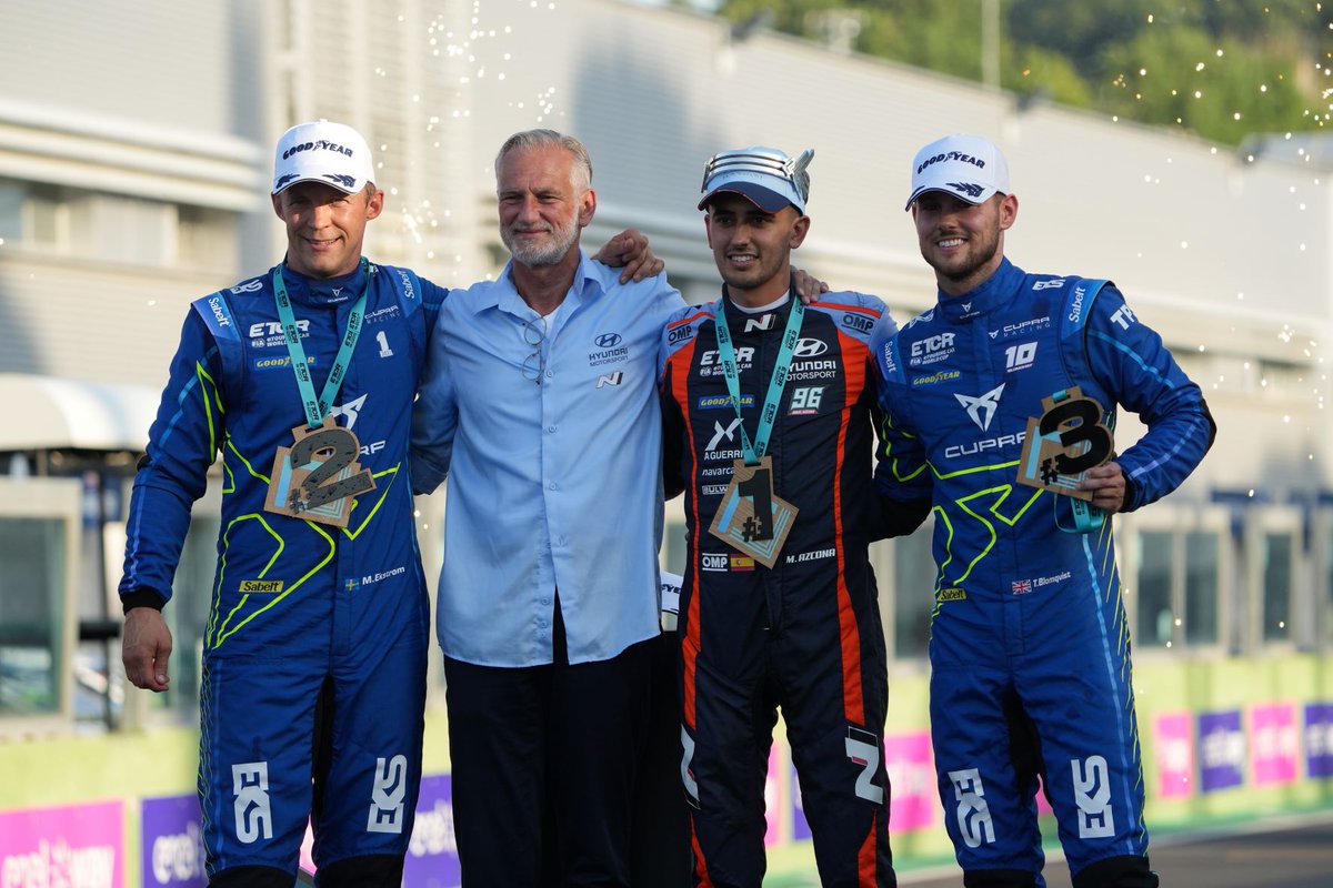 CUPRA EKS zwiększa swoją przewagę w Pucharze Świata FIA ETCR po wyścigu we Włoszech. <a href="/mattiasekstroem/">Mattias Ekström</a> i <a href="/tom_blomqvist/">Tom Blomqvist</a> w Super Finale DHL Pool Furious uplasowali się na podium, a <a href="/TambayRacing/">Adrien Tambay</a> pozostał liderem w klasyfikacji generalnej.
➡️bit.ly/CUPRAEKSFIAETC…

#CUPRA