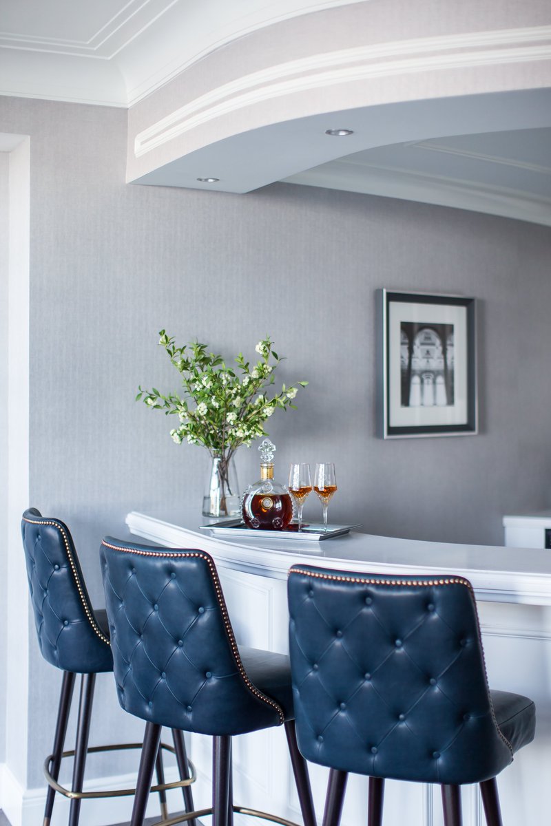 The John Adams Presidential Suite is the epitome of luxury, fusing modern design with timeless beauty. 

Book now: bit.ly/3cKpRuK

#CapturetheLight #BostonHarbor #VisitBoston #massachusetts #boston #FTGStarAwards #FTGBoston #ForbesTravelGuide #bostonma #visitma