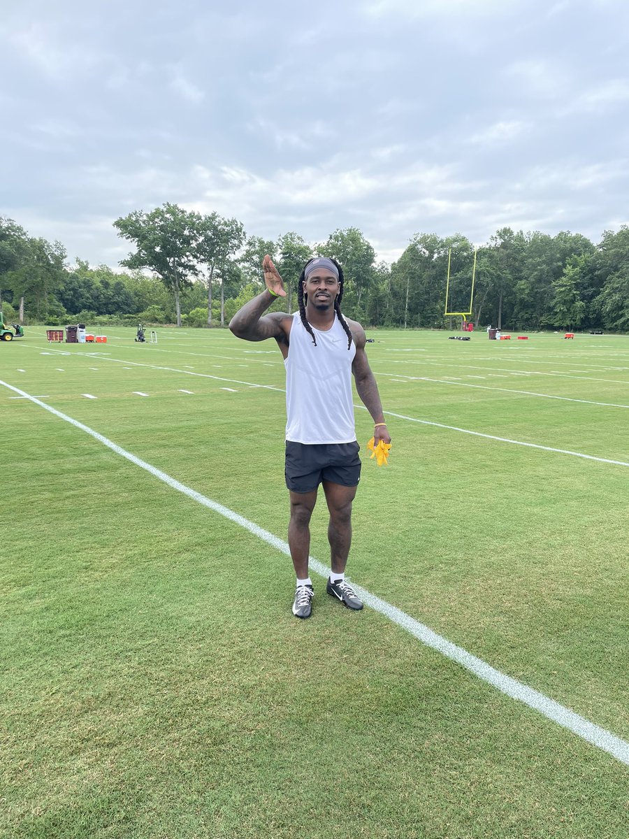 Of course the FIRST person on the field for Commanders training camp is a brotha of Omega Psi Phi!!! #HTTC 

RQQ too <a href="/flyguy_hg/">Marken Michel</a> 👇🏾