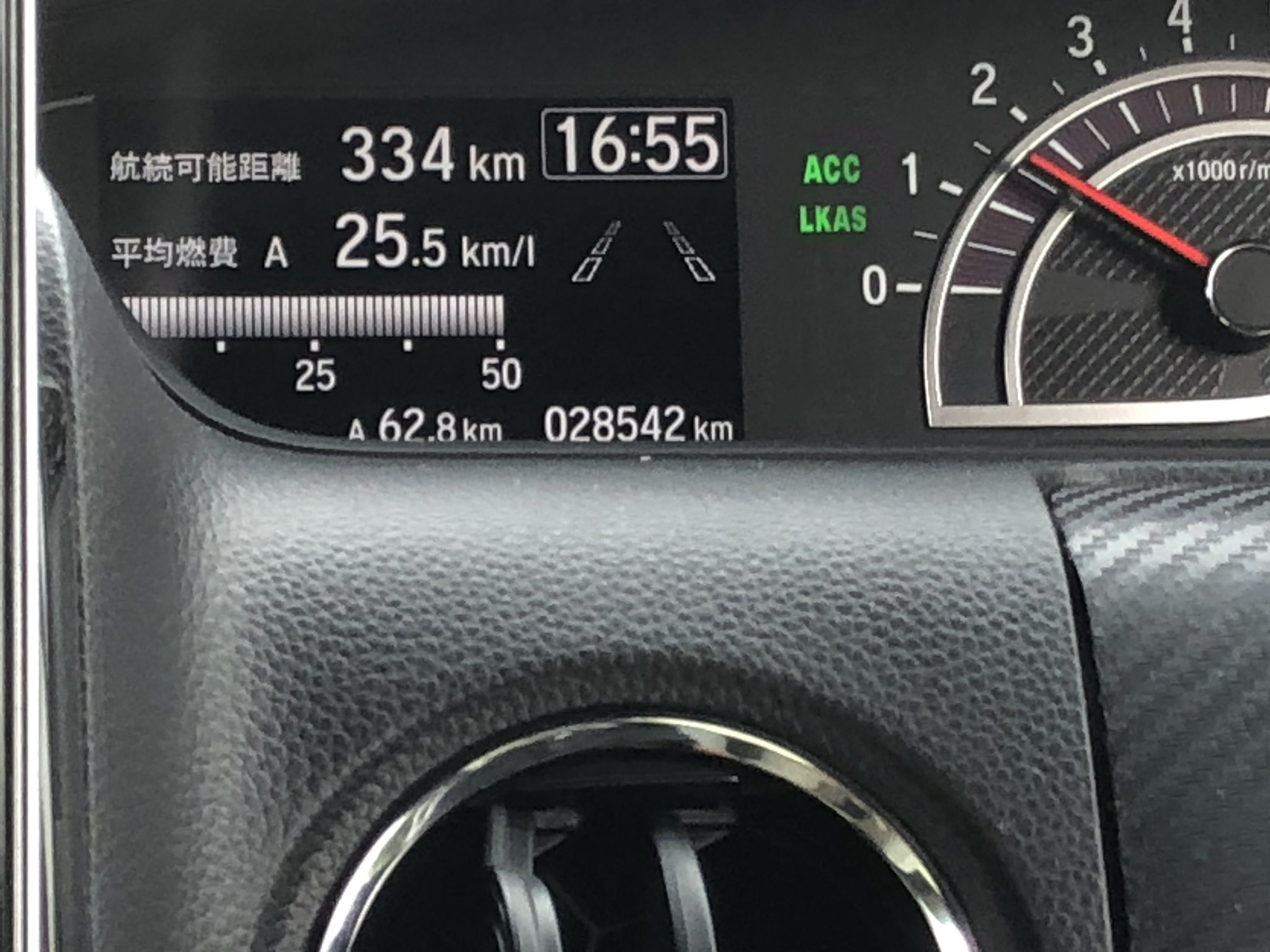 Nrc 992exh 燃費計にもそれが出てました 今日走った区間での今迄の最高平均燃費はリッター22キロくらい 今日は25キロ越してました そんなに暑く感じなかったのでエアコンoff 車は18モデルのhonda N Box Custom G Lターボ4wdです T Co