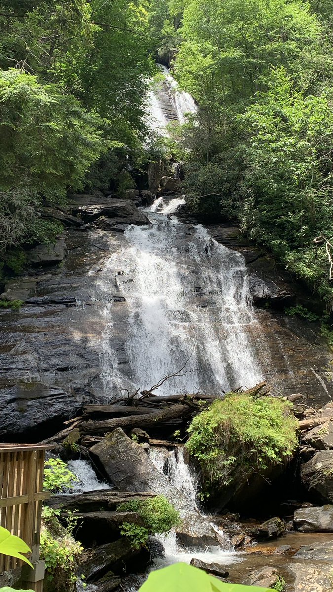 KristanCronin's tweet photo. My zen before I head to school Friday. ⛰ https://t.co/z0WkAkCAHD