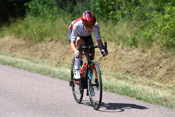 💐Marlen Reusser maitrise les chemins blancs.
Ce sont plusieurs échappées qui ont animées la 1ére partie de la 4ème étape de ce <a href="/LeTourFemmes/">Le Tour de France Femmes avec Zwift</a>.
La première fut celle de Marta Lach, Martina Alzini et Thalita De Jong. Puis la tentative en solitaire de Valentine Fortin.