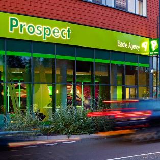 KremerSignsRoss's tweet image. Considering a new #fascia for your office or shop?  Talk to us @KremerSignsUK about the available options, and give your business the facelift it deserves! 
#FasciaSign #WindowGraphics #WindowDisplays #WallMountedDisplays #LEDLighting #Supplier #WallLogos #WallMap #ProjectingSign