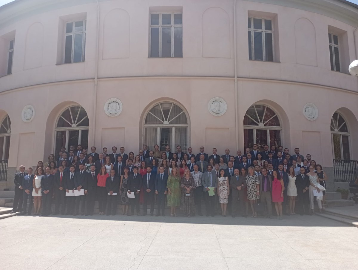 INAP_ES's tweet photo. Hoy ha tenido lugar el acto de toma de posesión de la promoción XXVII del Cuerpo Superior de Sistemas y Tecnologías de la Información de la AE en @INAP_ES 👨‍🎓 https://t.co/bx9FlArVxo