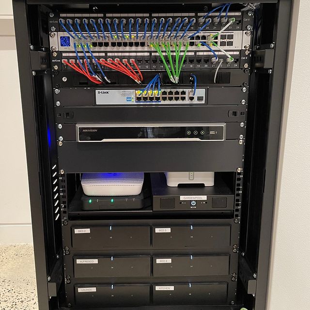 FScom_inc's tweet image. Do you believe this data rack was a mess? 😉Now it is streamlined work of art, easy to fix and troubleshoot network issues.
Let&apos;s see how atlas.systems works!

#ShareFS #feedback #FSCableManagement #FSCablingSolution