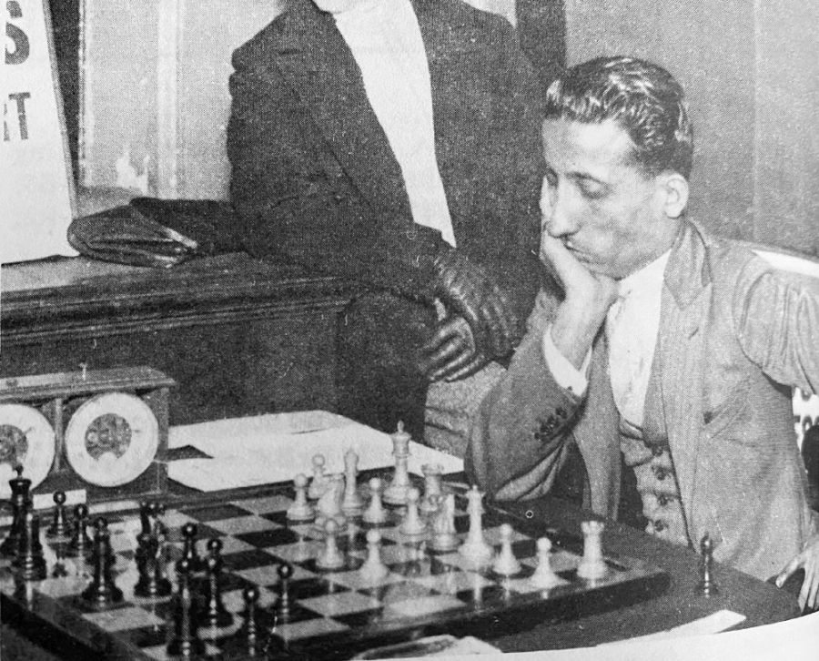 Akiba Rubinstein VS Alexander Alekhine