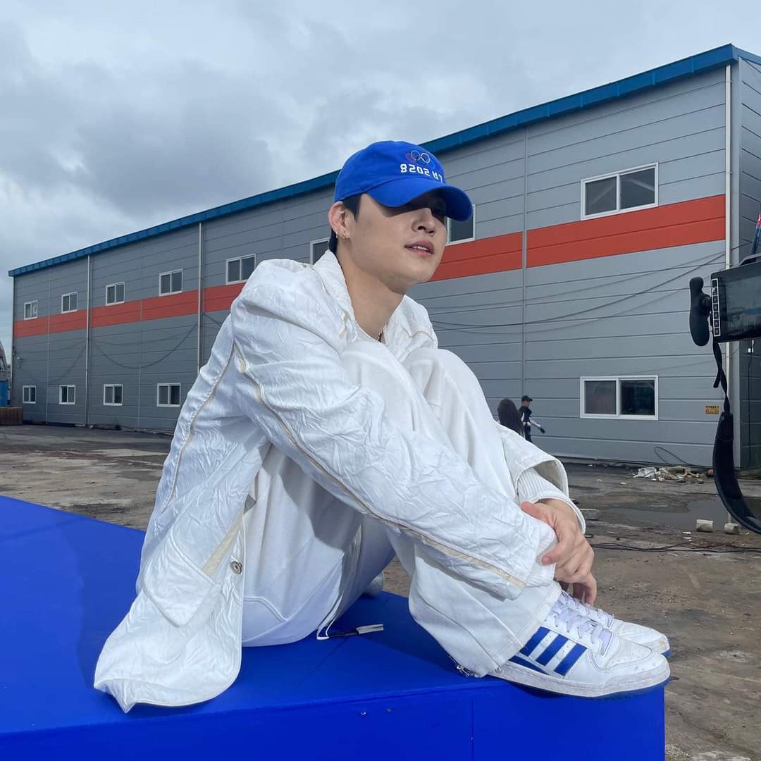 putLove_JB's tweet photo. หยุดหายใจเลยชั้น เขาหล่อมาก
#jayb #jaybeem @jaybnow_hr https://t.co/Z4EQlpxNJf