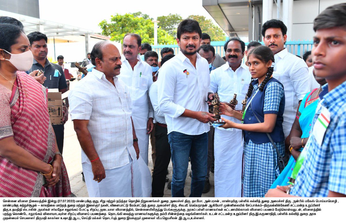 International Chess Federation on X: 150 underprivileged children of  government schools who have won in chess games were given the opportunity  to fly. The students played chess onboard a special aircraft branded