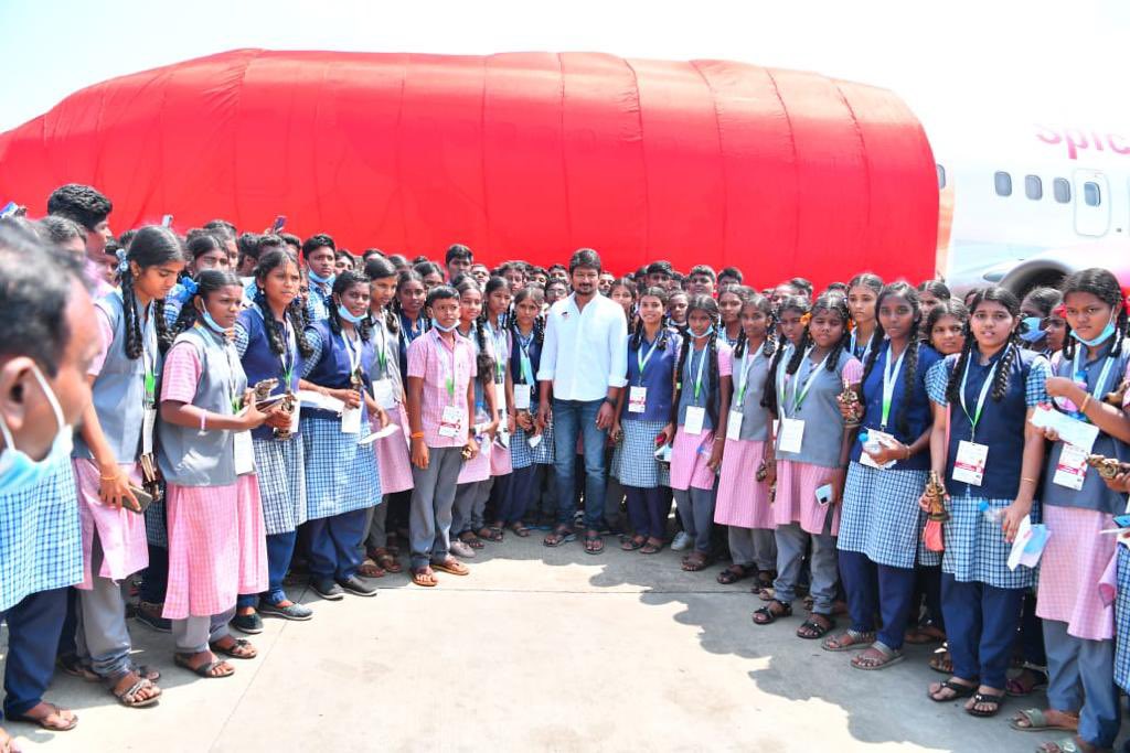 International Chess Federation on X: 150 underprivileged children of  government schools who have won in chess games were given the opportunity  to fly. The students played chess onboard a special aircraft branded