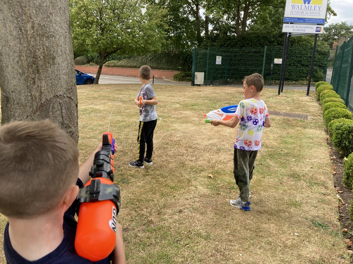 walmleyjssc's tweet photo. Water fight fun at Transition Club! https://t.co/uweeHhE8RB