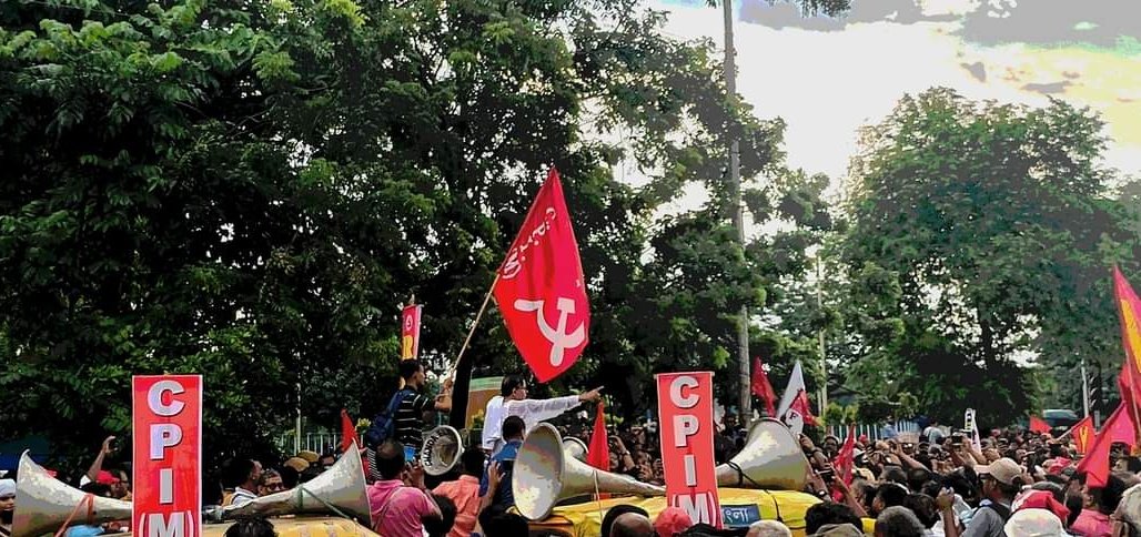 Left Front organised rally from Sealdah, ParkCircus & Howrah to Dharmatala, Kolkata extending solidarity with SSC & TET qualifiers who were on a protest demanding jobs on merit base from last 500 days. Thousands of working class joined the rally.Slogan was Chor Dhoro, Jail Bhoro.