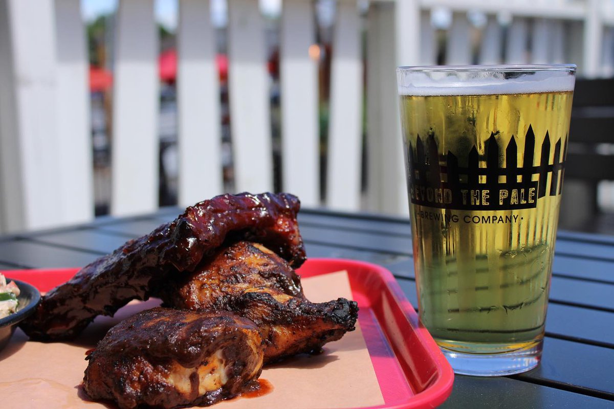 Life doesn’t get any better! Come sit on the patio with a pint and some chicken &amp; ribs. It is the best way to watch the world go by.

#chicken #ribs #beer #pregame #predrink #ottawa
