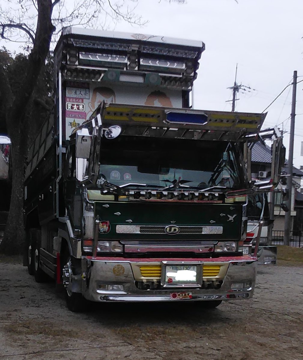 昨日見つけたKCビックサムダンプのデコトラ、見た目はこの車より派手に