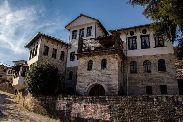 adriseismic's tweet photo. Discover the #Gjirokastra #Mosque and Ethnographic museum in the video produced for the Albanian study visit
👉 https://t.co/DOllcLvtiC
All the results from the meeting in the deliverable at this link
👉 https://t.co/qRy8OHNMXz
#InterregAdrionProgramme @INTERREGTweets #Albania https://t.co/v1n9rmkyZ5
