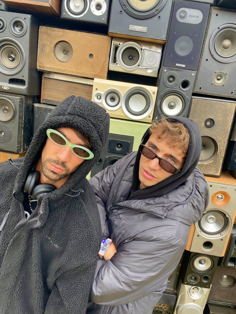 FJAAK's tweet photo. there's never enough bass in the back 🔊🔊🔊🔊🔊🔊 https://t.co/fj10Wktxeb