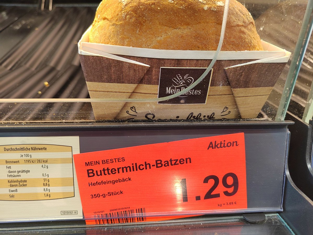 DerMohme's tweet photo. "#Batzen. Nicht für Hunde, nur für Katzen." #KeinPardon #HapeKerkeling @ALDINord_Presse https://t.co/FF4PIVBKVm
