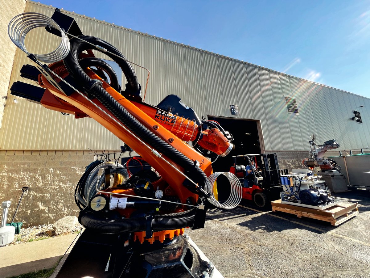 The truck leaves at 2pm, I'm out front with my bags at 10am #AirportDad 🚛💨