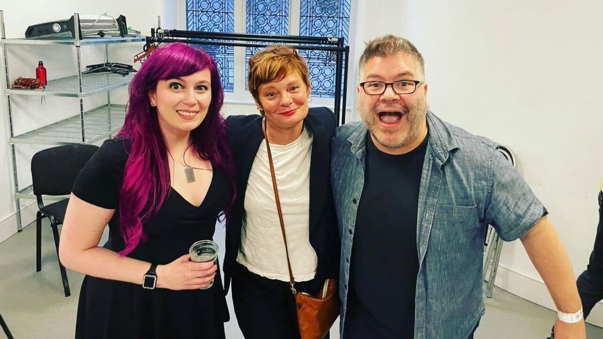 .@GillianWithaG and @patrickhinds got to squeeze #MarthaPlimpton backstage at their London debut @cadoganhall for @TrueCrimeObsess live! Who else was in attendance?? Let us know in the replies. 🇬🇧