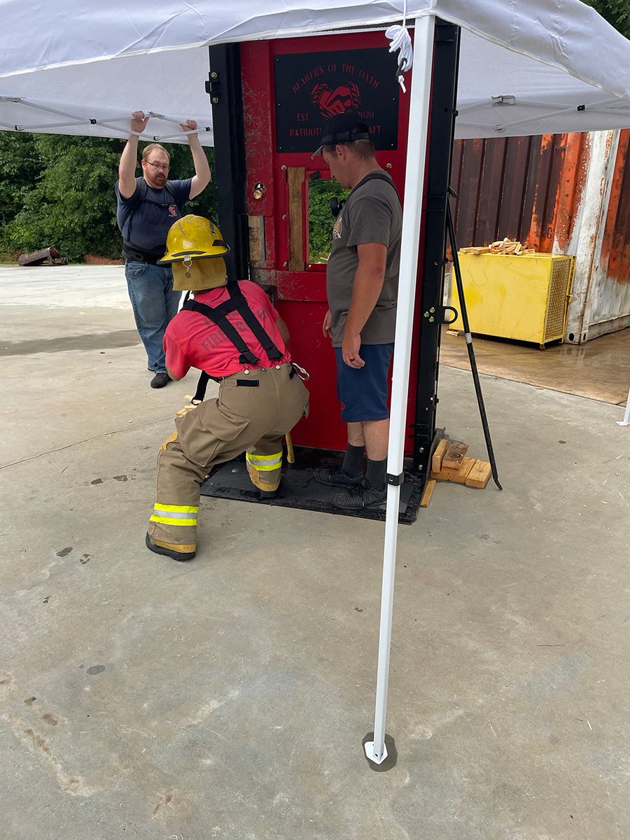 GA_Corrections's tweet image. #Congratulations to 5 female inmate firefighters at Lee Arrendale SP for completing the basic firefighting course and passing their registered volunteer certification exam. #Goals #CommunityAssistance #FireStation1
