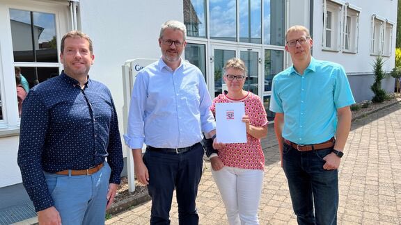 DigitalesHessen's tweet photo. .@PBurghardt: Neue Straßen für die Gemeinde #Ebersburg / Landkreis #Fulda. Mit Hilfe des Landes #Hessen werden Straßen saniert &amp; so in die Infrastruktur investiert. Ebersburg erhält 147.985,71 Euro als Fördermittel aus der #Hessenkasse. Mehr Infos: 👉🏻 https://t.co/I58CfhqL1J https://t.co/G4vUeWETUv