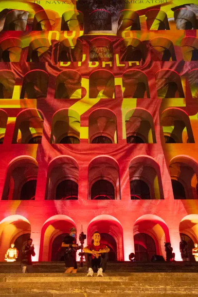friedkingroup's tweet photo. No one welcomes their heroes quite like Rome.

The Giallorossi faithful created an incredible scene outside @Fendi headquarters last night to welcome @PauDybala_JR to @OfficialASRoma. 

See more at: https://t.co/KlpgR8ToSa https://t.co/CmdhY1L6EI