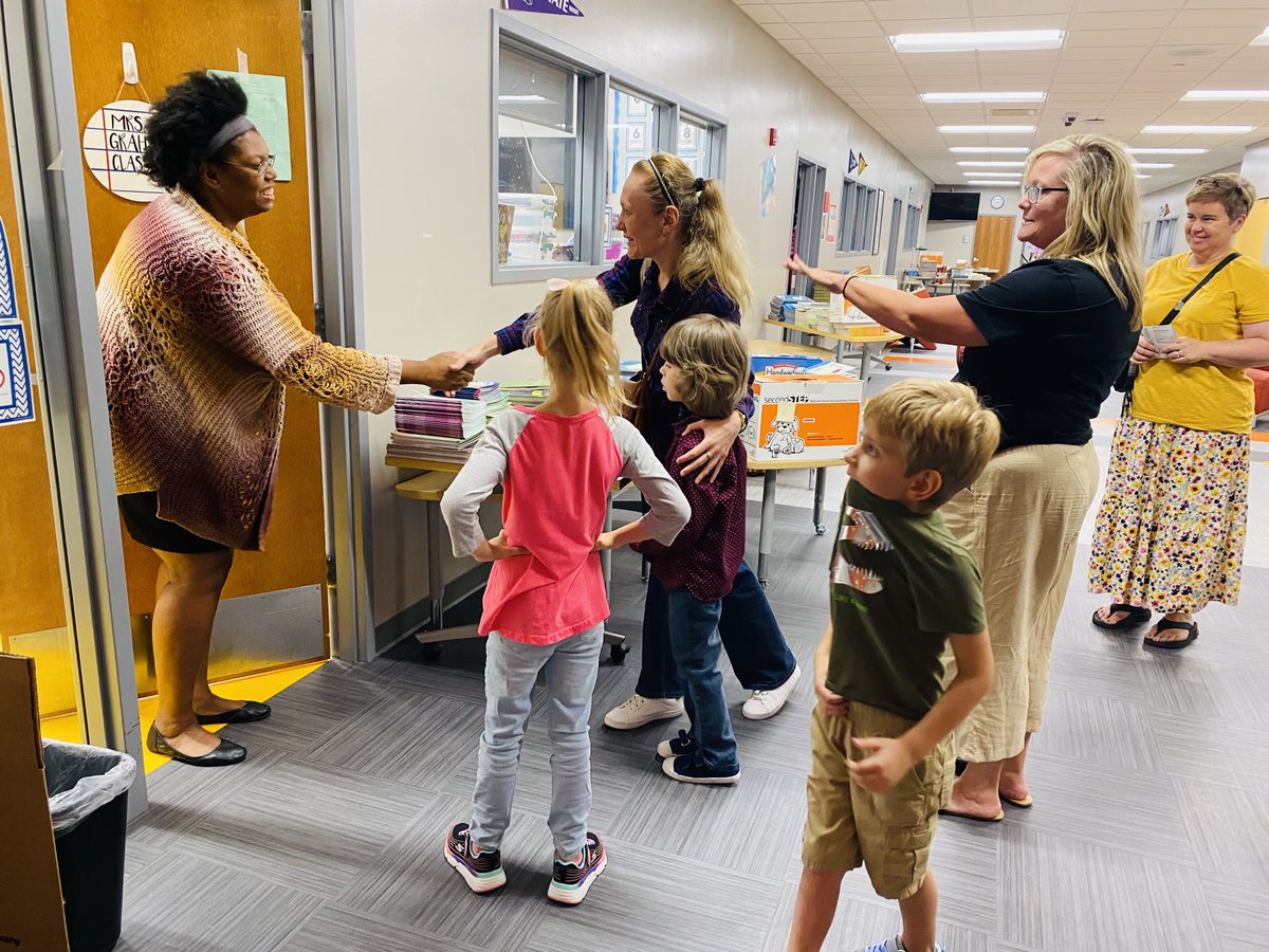 TPS_501's tweet photo. Our families from #ukraine were able to take a tour of their new school at @JardineSTEAM. They were able to meet staff members and get to ask questions. We are excited to welcome our new families! #WeAreTPS 🇺🇦 https://t.co/OvAV486rq2