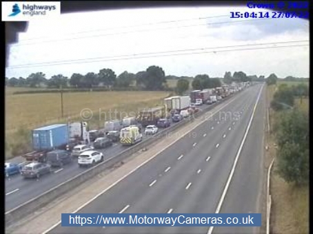MotorwayCameras's tweet photo. #M6 is CLOSED in BOTH directions between J20 (M56) and J21 (Warrington) due to an accident - Road not expected to fully re-open before 18:00 - Latest @ https://t.co/A4QiaY5k3U https://t.co/mD1rPyb57V