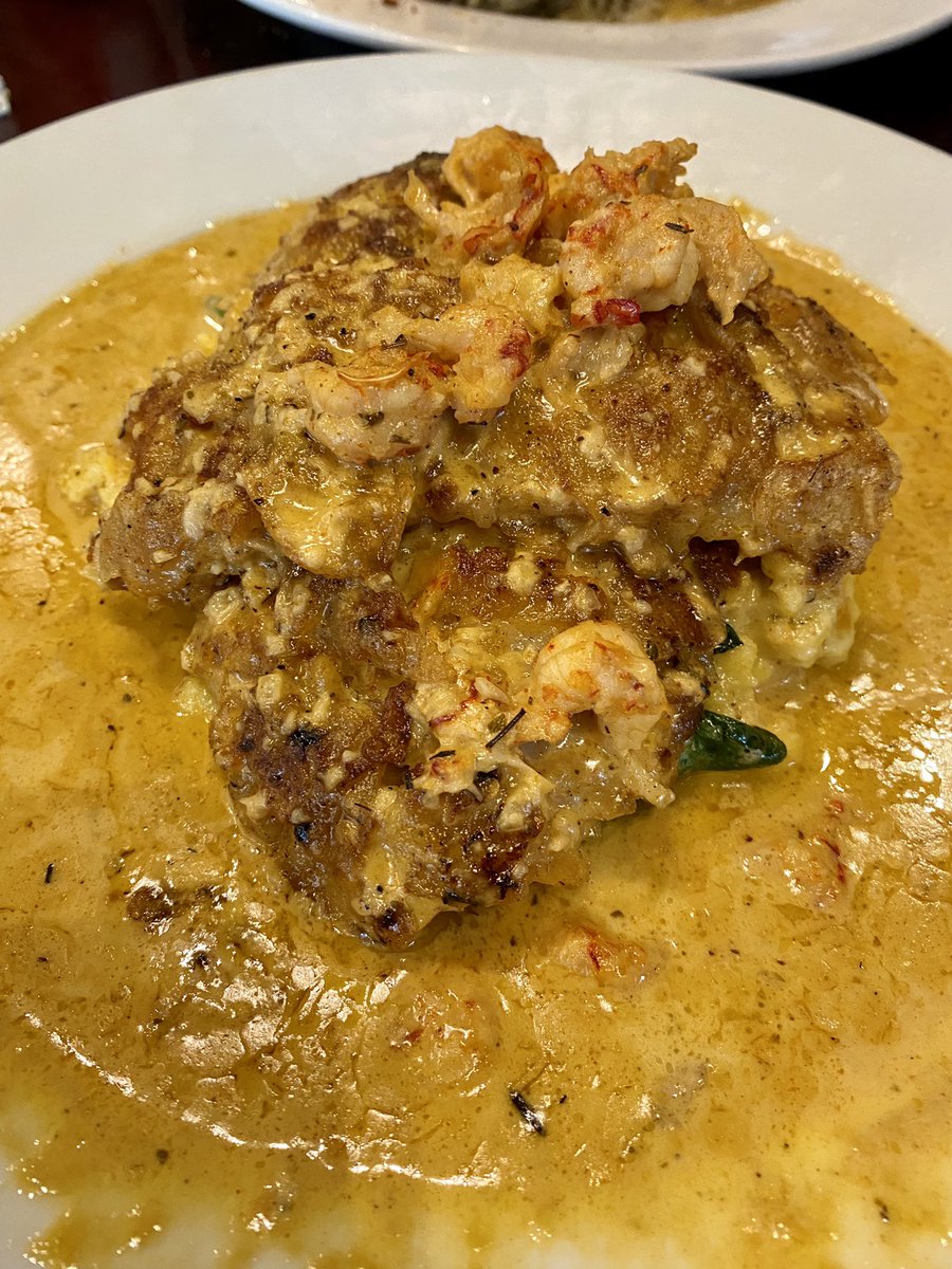 singleinatlanta's tweet photo. We enjoyed some Hurricanes, Gator Bites, Bistreaux Oysters, Crawtator Grouper, Redfish Louisianne and Bourbon Bread Pudding at @LBistreauxBHd . #NorthDecatur #Decatur #NewOrleans #NOLA https://t.co/jrA8p3xfOG