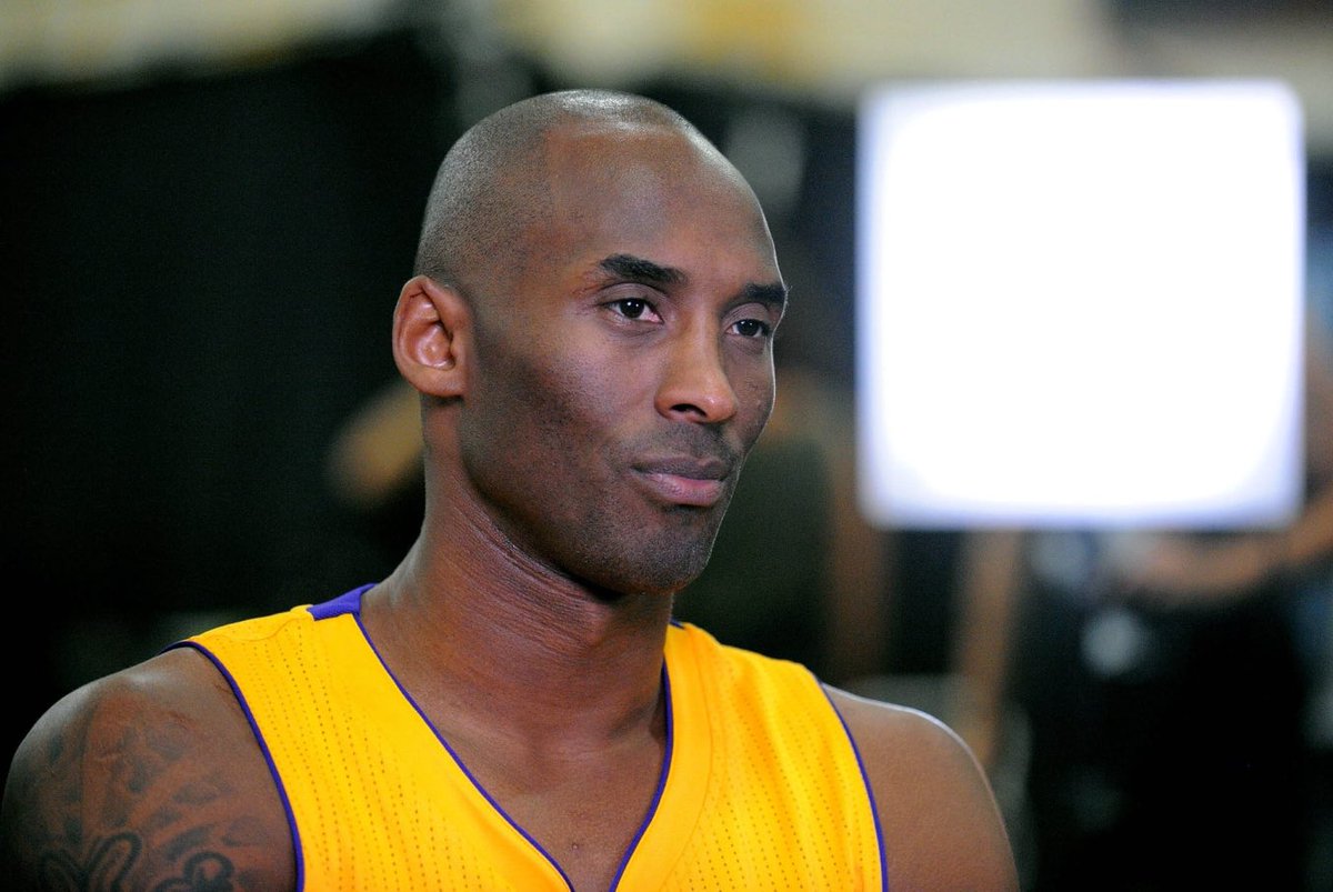 In 1999, Kobe missed a shot due to a camera flash. So that summer, he stared at the sun for 4 hours a day to train his eyes for those bright flashes. 🐍

#mambamentality