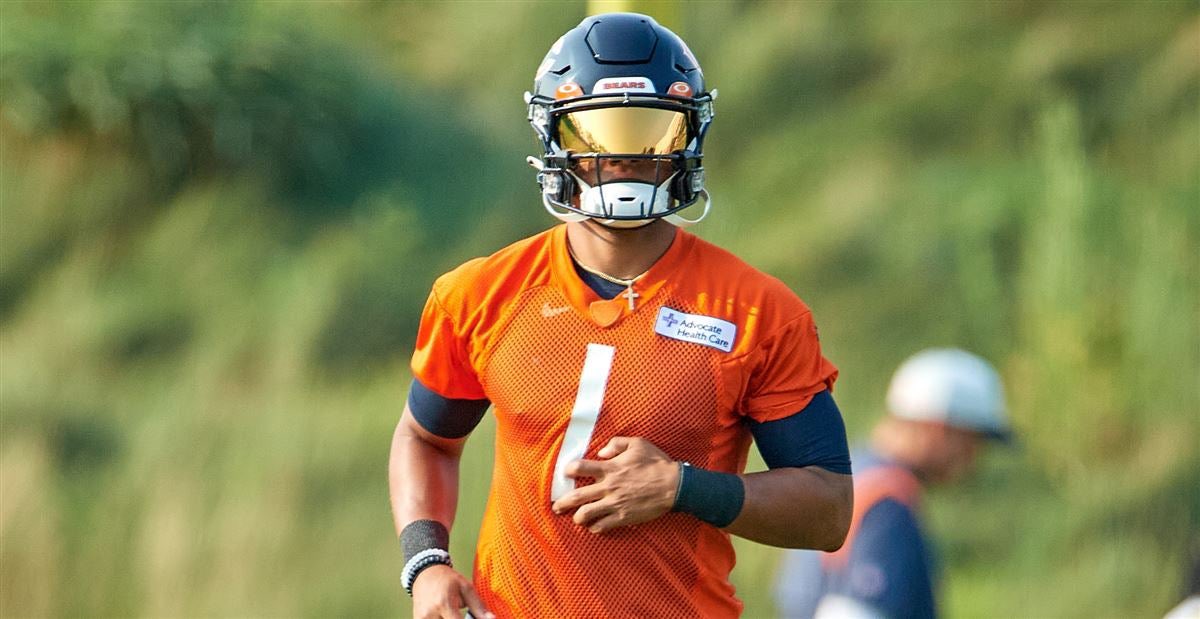 #Bears QB Justin Fields: “I’m going to work until we get that Super Bowl trophy."

We got a DAWG. 🐶

#DaBears