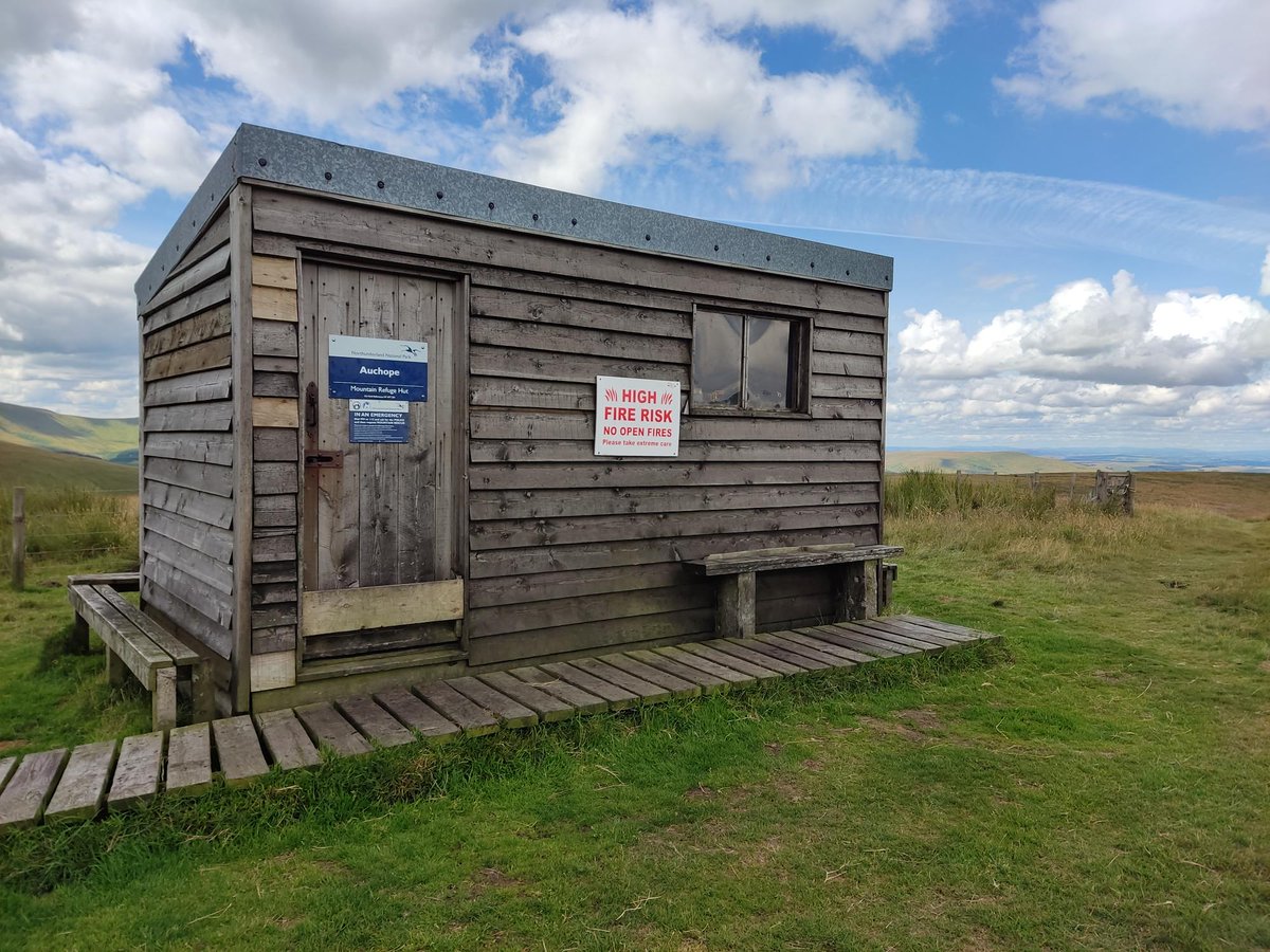 NlandRangers's tweet photo. Lovely day up on the #BorderRidge today. Called into Auchope Shelter, to give it a quick tidy up and replace the #visitor #book. #CollegeValley #PennineWay #views #blueskies @NlandNP https://t.co/XkZuL0Edlt
