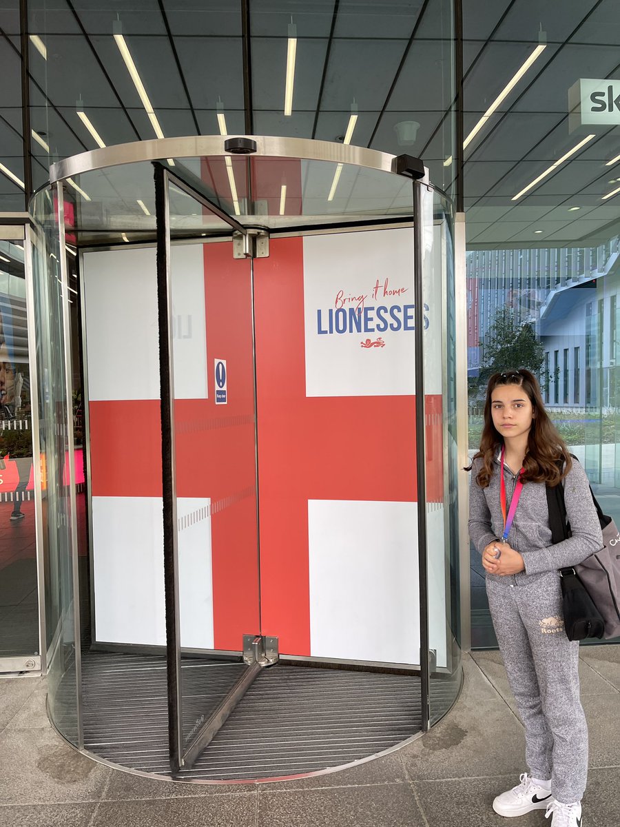 scarlett_gina's tweet photo. Ready to bring you all the news as it happens! @FYI_SkyTV @FreshStart_TV #news4kidsbykids #Lionesses #youngpresenter @skytv https://t.co/nud44kazrL