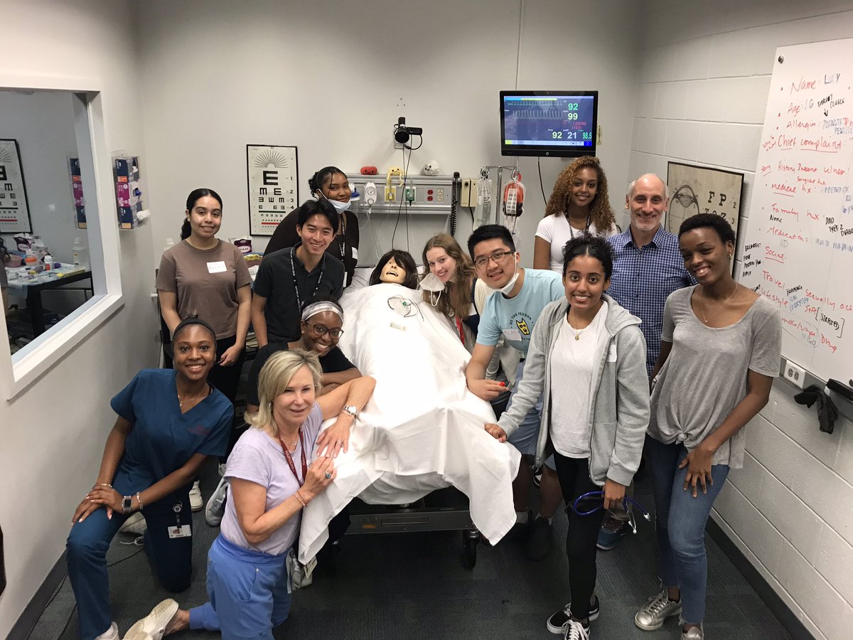 neotech03's tweet photo. @HMS_DICP Project Success students had a fun and engaging respiratory case simulation @HMS_MEDscience Lucy survived! student MDs were good at questioning &amp; testing. https://t.co/rbIG142oEX