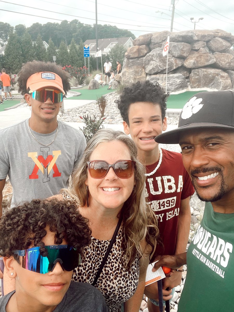 JessicaTapscot2's tweet photo. the most competitive putt putt game ever. the top 4 were all just one point separated. mom wasnโt in the top 4 ๐. #rematchplease @TapscottJordan @dycentap https://t.co/KtIaLLykmE