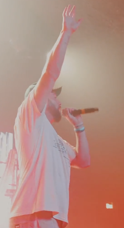 moonpipe's tweet photo. Pop the 🍾🍾🍾 Congratulations to my man @justmike on the last night of his #NMFR tour. #stlouis is gonna turn up! https://t.co/qBl3rCnnYW 
@Dittomusic https://t.co/QABOZDWl97