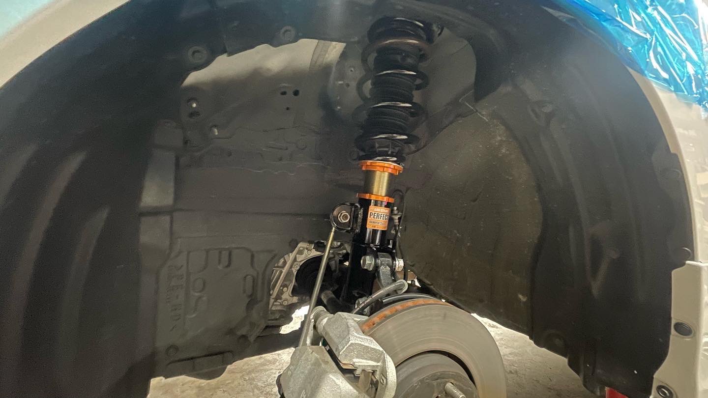 Littlebrave クロッキーメカ 30アルファード 持ち込みでの車高調交換します 乗り心地の良さで有名なパーフェクトダンパー 5g Special そこそこのダウン量 柔らかめの減衰セッティング 一緒にクスコタワーバーも取り付けました 乗り心地最高です
