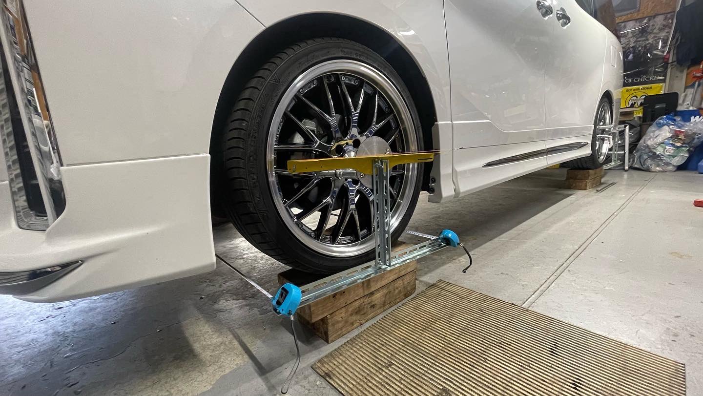 Littlebrave クロッキーメカ 30アルファード 持ち込みでの車高調交換します 乗り心地の良さで有名なパーフェクトダンパー 5g Special そこそこのダウン量 柔らかめの減衰セッティング 一緒にクスコタワーバーも取り付けました 乗り心地最高です