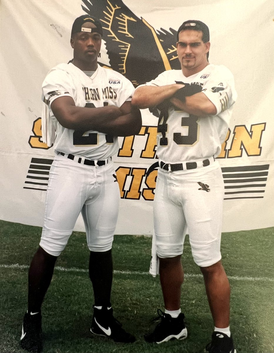 marchant_kenney's tweet image. No big deal. Just a couple Hall of Fame LB’s right here. It was such an honor to lineup every play next to Lytrel Pollard. A great teammate and an even better friend. SMTTT! @clpollard21 @SouthernMissFB 

#SMTTT #SouthernMiss #LB #CollegeFootball